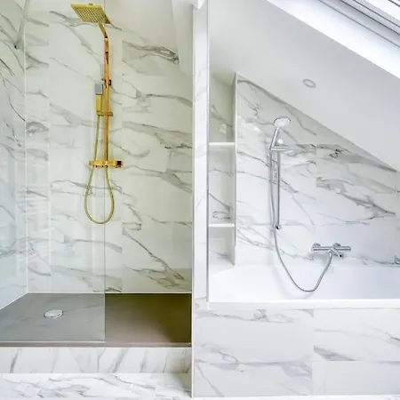 Apartment 4d#appart 4pers # 1 # Commerce # 15#ac *